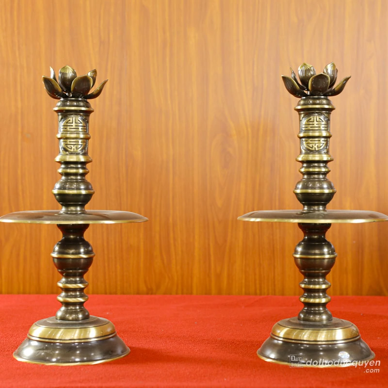 Chân nến Hoạ Tiết Sen Vàng