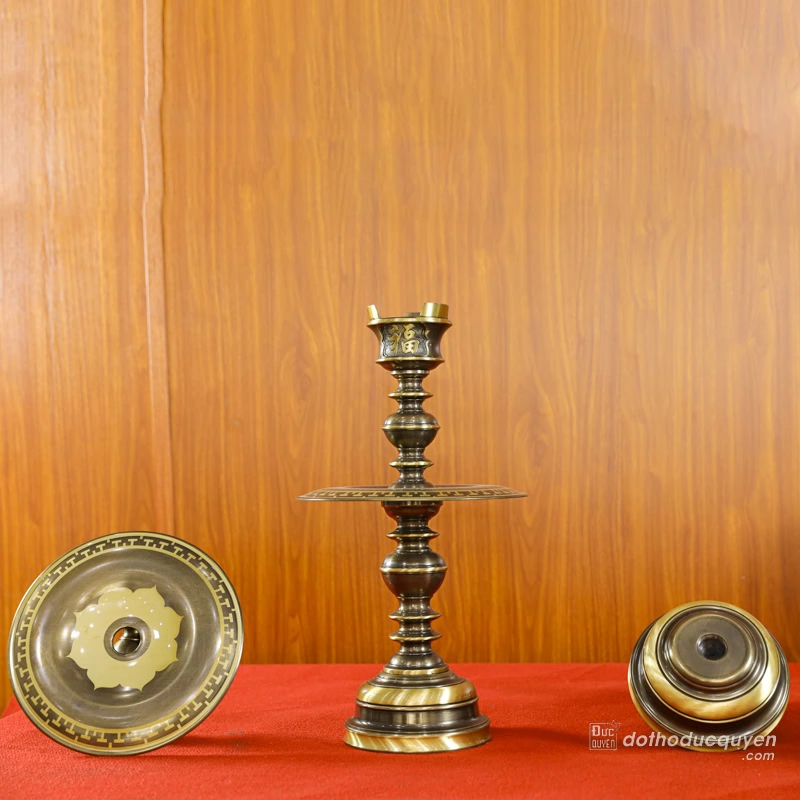 Chân Nến Dáng Cổ